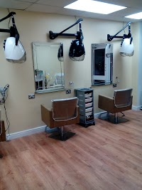 DeVine Hair Studio 1067256 Image 4